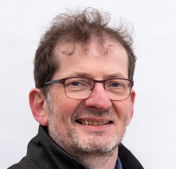 Pierre CARITAN, Maire, Vice-président de la CCE chargé de l'enfance, la jeunesse et le CEAE Pierre CARITAN, Maire, Vice-président de la CCE chargé de l'enfance, la jeunesse et le CEAE